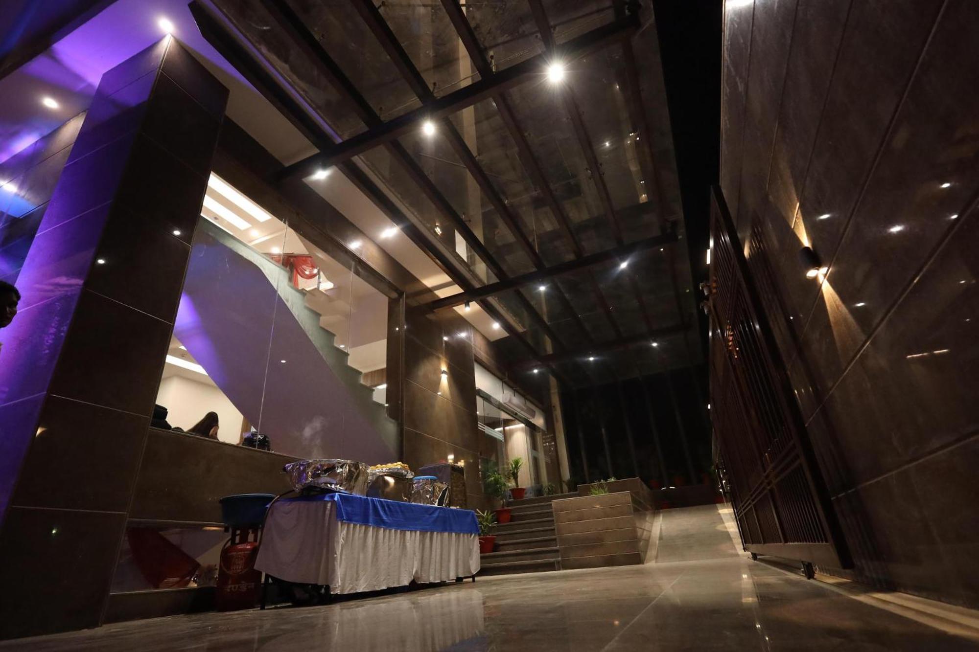 The Royal Legacy Hotel Lucknow Ngoại thất bức ảnh