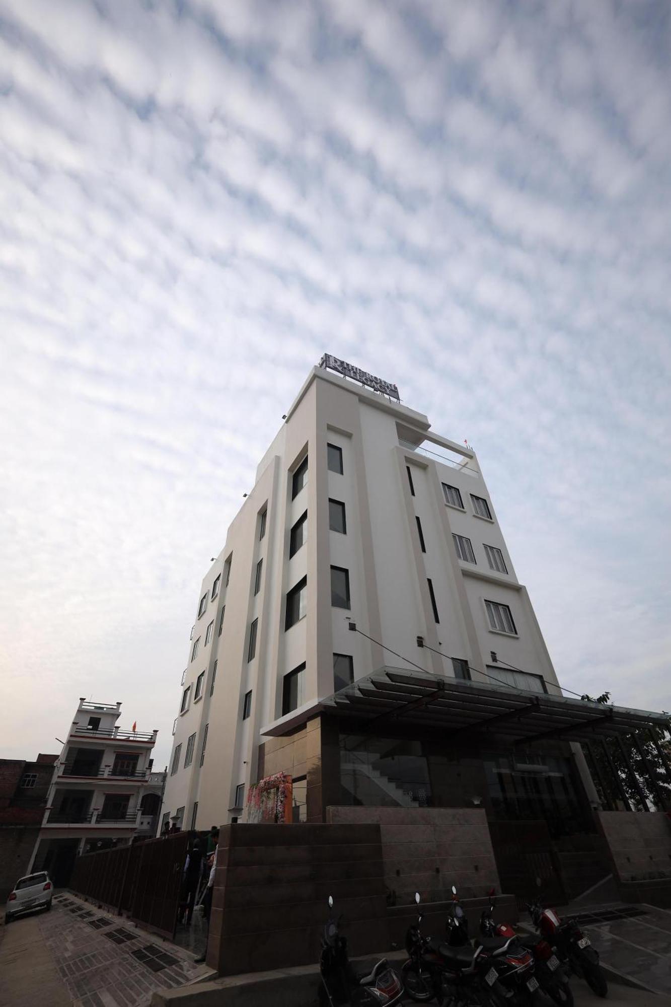 The Royal Legacy Hotel Lucknow Ngoại thất bức ảnh
