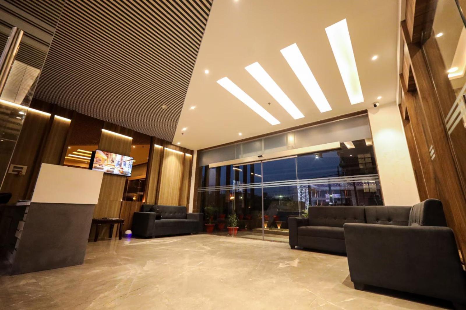 The Royal Legacy Hotel Lucknow Ngoại thất bức ảnh