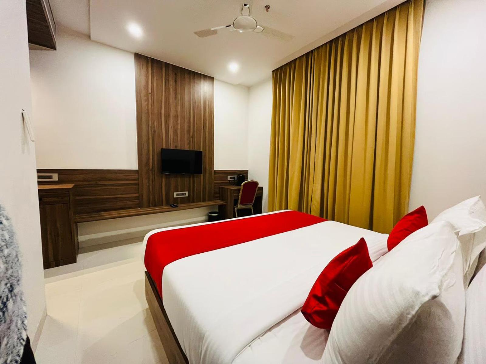 The Royal Legacy Hotel Lucknow Ngoại thất bức ảnh
