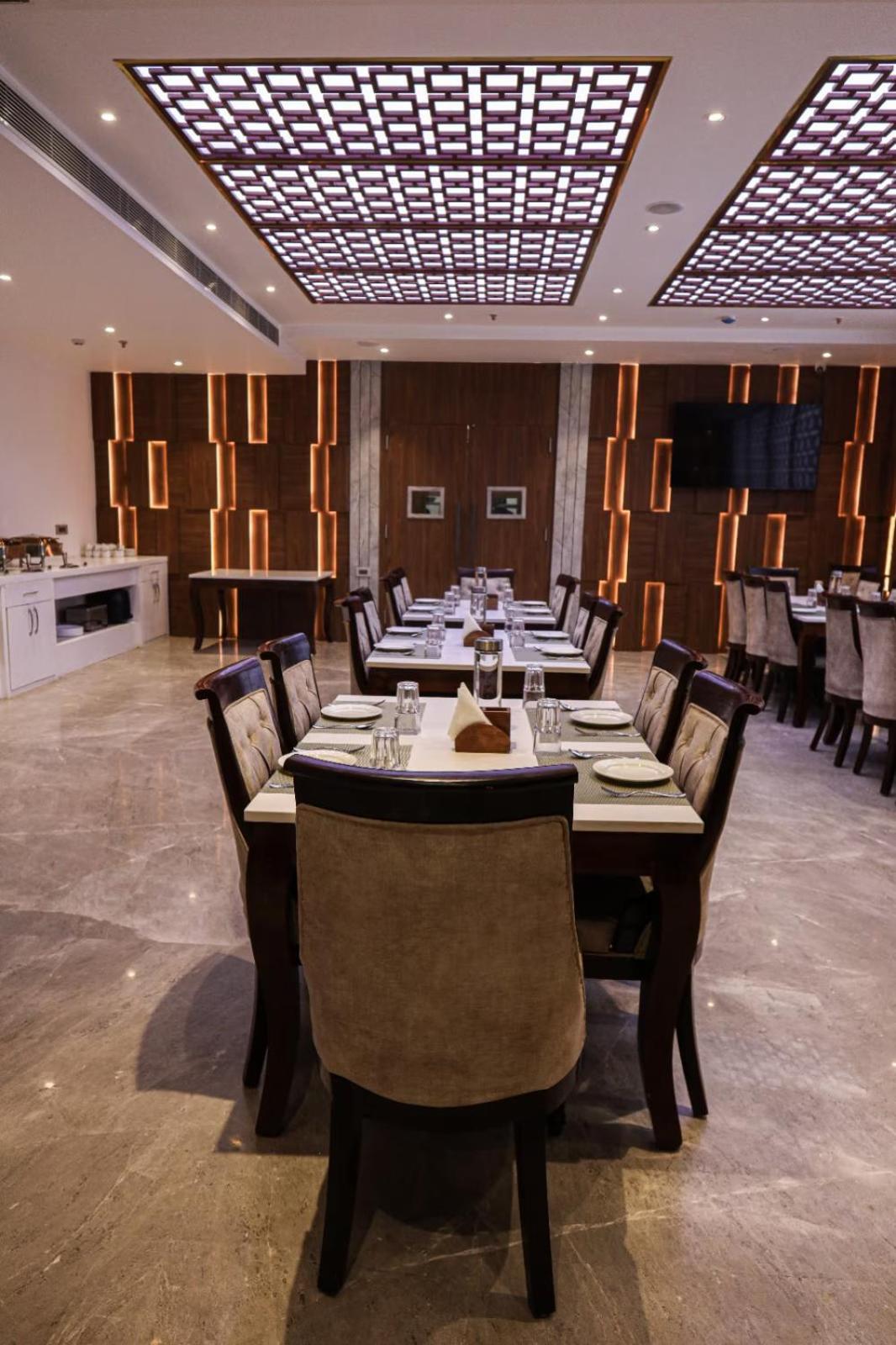 The Royal Legacy Hotel Lucknow Ngoại thất bức ảnh