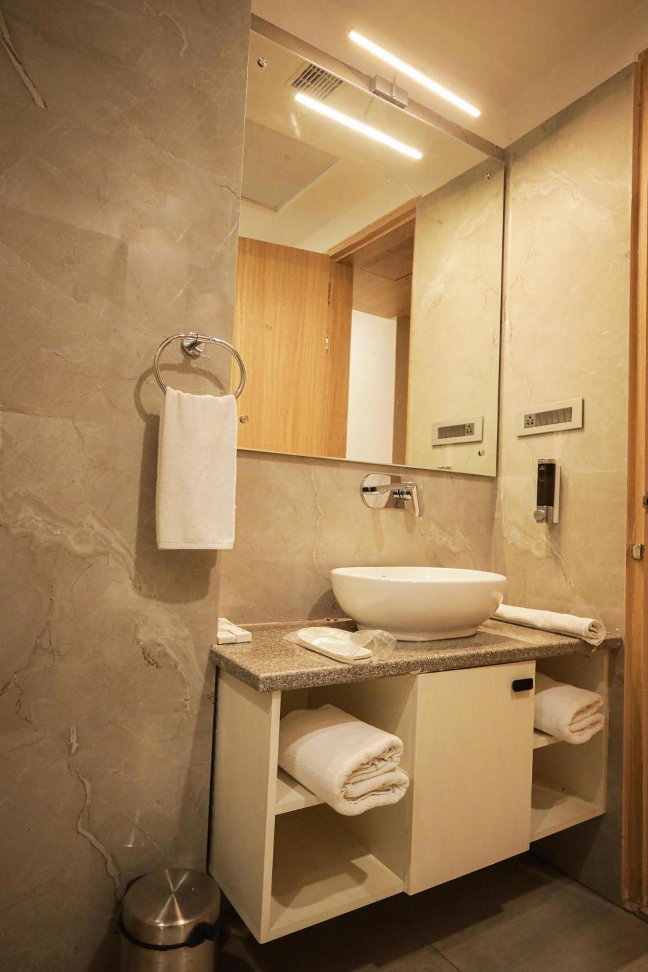 The Royal Legacy Hotel Lucknow Ngoại thất bức ảnh